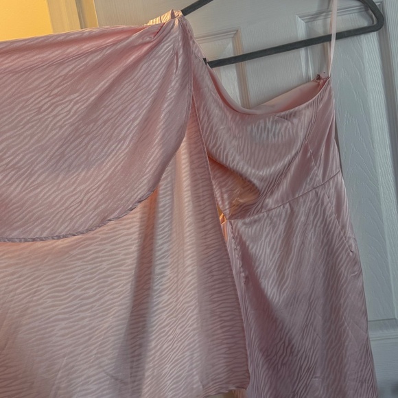 dresses - Picture 7 of 8